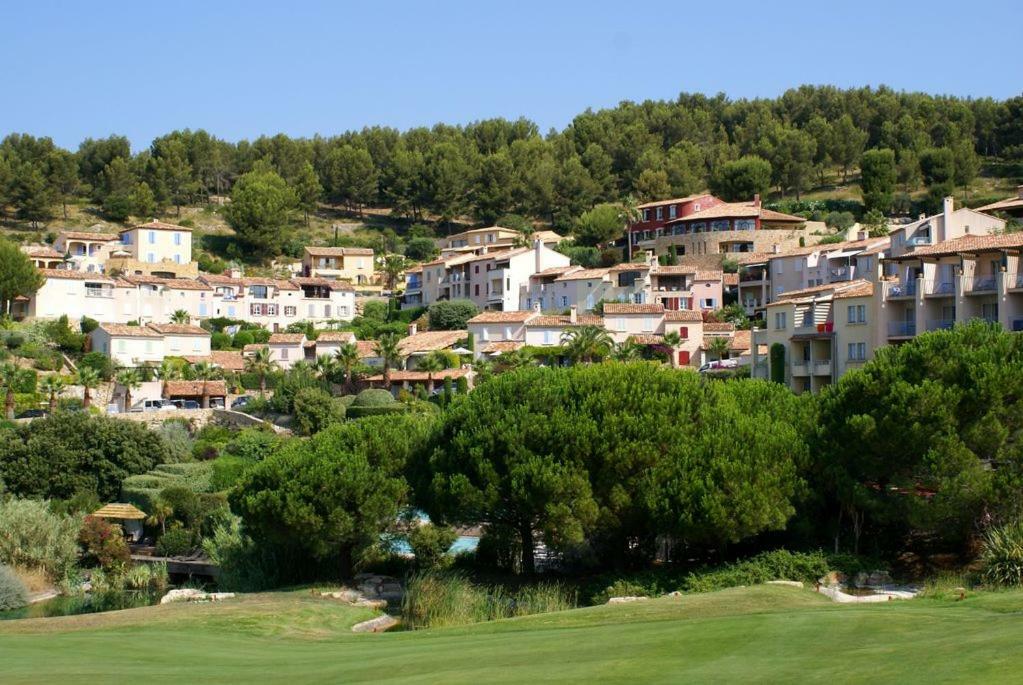 Hameau Des Amandiers-Vue Mer & Golf Saint-Cyr-sur-Mer Exterior foto